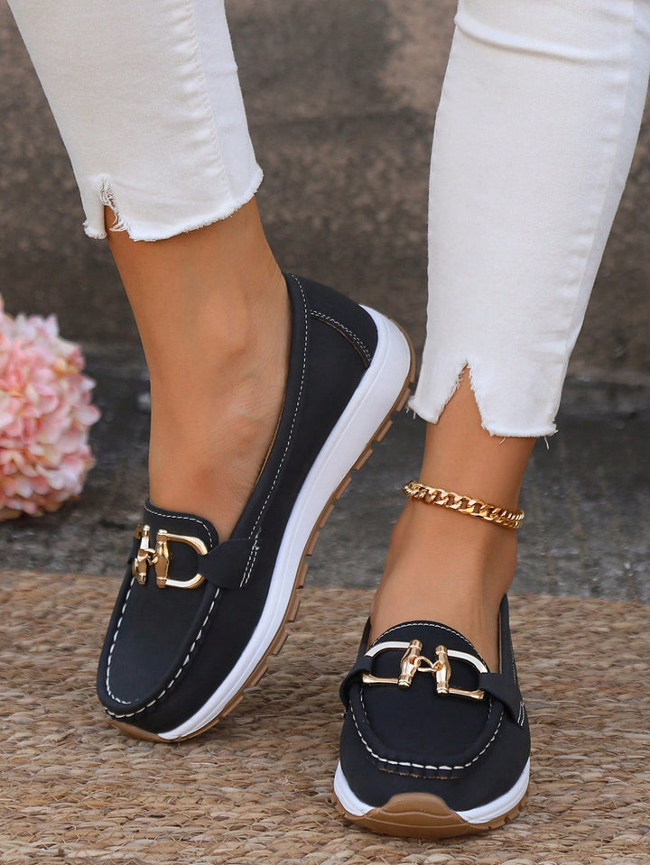 "ELLIE | Mocassins à Boucle Plate" could be rewritten as "ELLIE | Mocassins avec Boucle Plate".