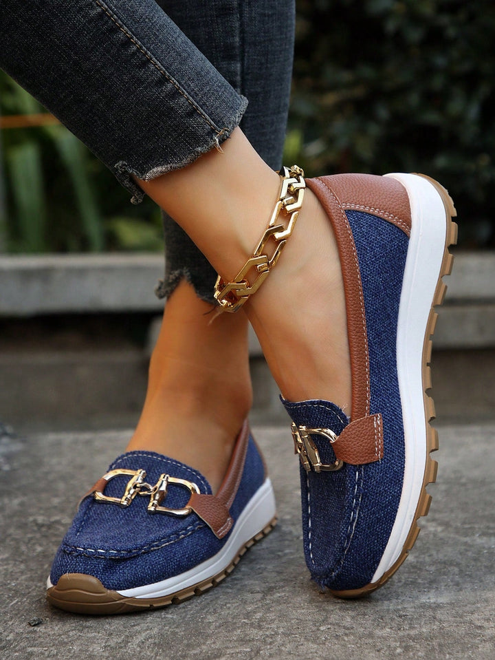 "ELLIE | Mocassins à Boucle Plate" could be rewritten as "ELLIE | Mocassins avec Boucle Plate".