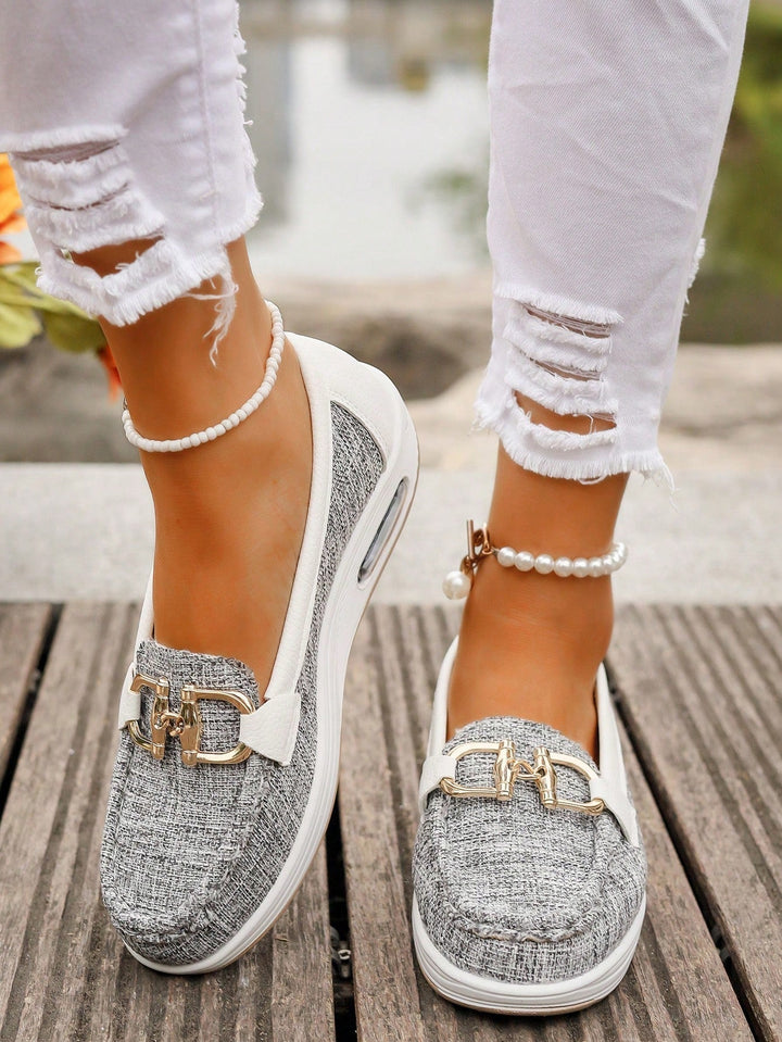 "ELLIE | Mocassins à Boucle Plate" could be rewritten as "ELLIE | Mocassins avec Boucle Plate".