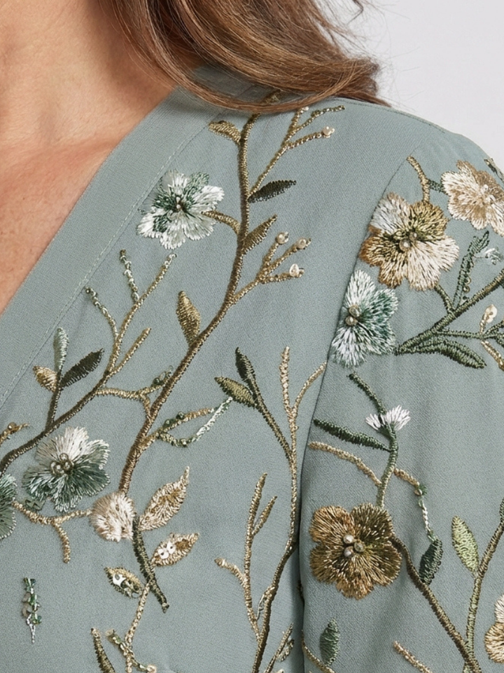 Évasion Robe longue à manches courtes et col en V fleuri